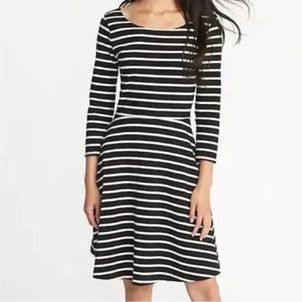 Old Navy Plus Size Black & White Striped Scoop Neck Fit & Flare Dress